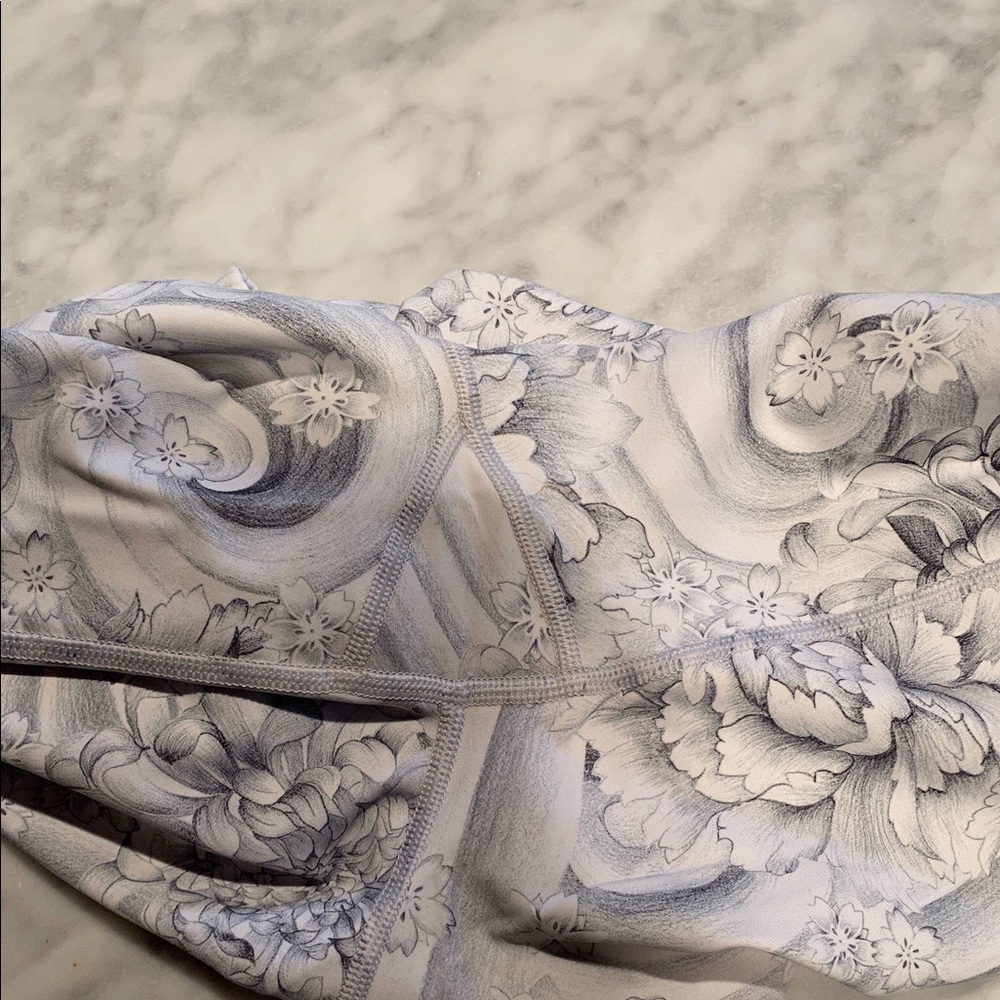 Lululemon Train Times 21” Crop White Flower 8 - Picture 8 of 10
